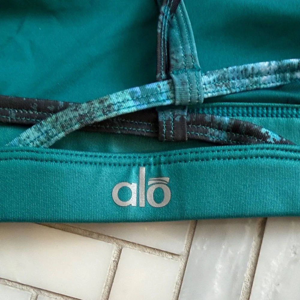 NWOT- alo Teal and Black Women's Sports Bra-